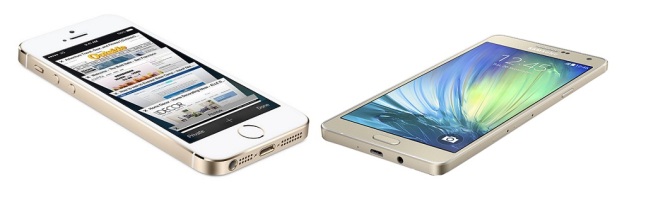 iPhone 5S, à esquerda, e o Galaxy A7 (as proporções não estão exatas